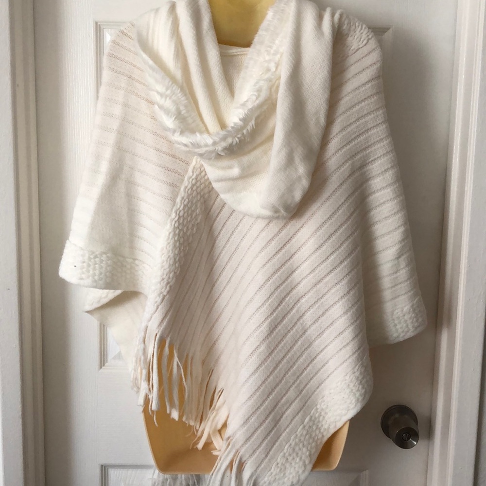 Women’s white pullover - Picture 2 of 2